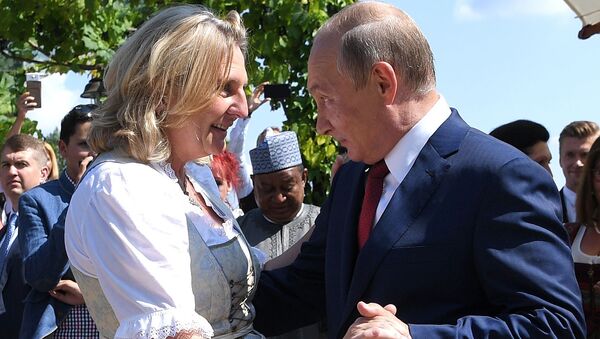 Karin Kneissl et Vladimir Poutine - Sputnik Afrique