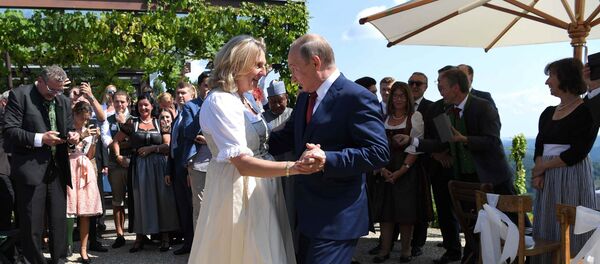 Karin Kneissl et Vladimir Poutine - Sputnik Afrique
