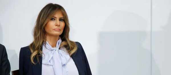 U.S. first lady Melania Trump waits to speak at the Federal Partners in Bullying Prevention (FPBP) Cyberbullying Prevention Summit on “the positive and negative effects of social media on youth” in Rockville, Maryland, U.S., August 20, 2018. - Sputnik Afrique