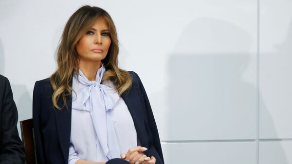 U.S. first lady Melania Trump waits to speak at the Federal Partners in Bullying Prevention (FPBP) Cyberbullying Prevention Summit on “the positive and negative effects of social media on youth” in Rockville, Maryland, U.S., August 20, 2018. - Sputnik Afrique