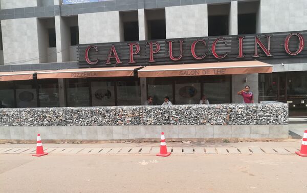 Façade du Cappuccino, jadis « la plus belle vitrine de Ouaga ». Juin 2018 - Sputnik Afrique