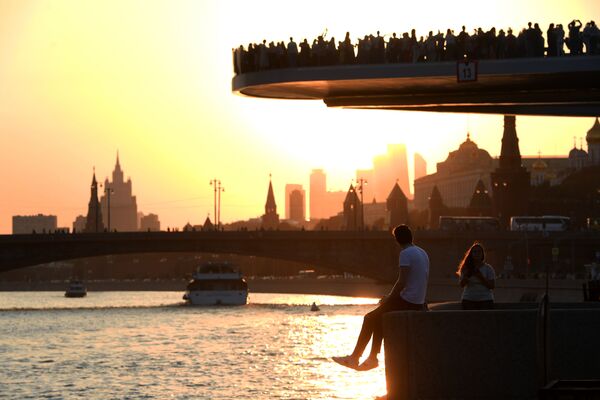 Le pont flottant du Parc Zariadié à Moscou. - Sputnik Afrique