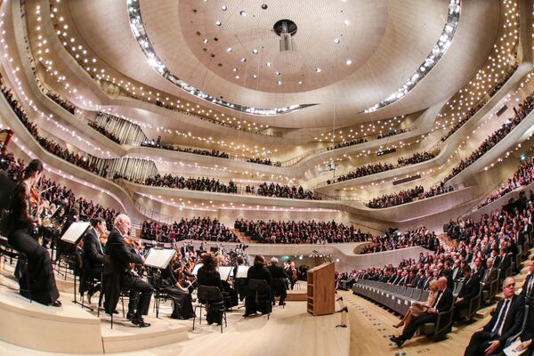 À l’intérieur de la Philharmonie de l’Elbe à Hambourg, en Allemagne. - Sputnik Afrique
