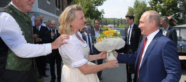 Vladimir Poutine au mariage de Karin Kneissl - Sputnik Afrique