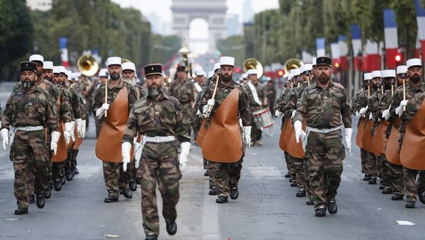 Soldiers of the French Foreign Legion parade on the Champs Elysees avenue during a rehearsal for Bastille Day, early Wednesday, July 11, 2018 in Paris - Sputnik Afrique