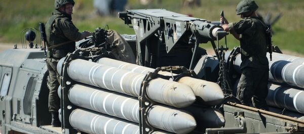 Военнослужащие во время динамического показа современных и перспективных образцов вооружений в рамках IV Международного военно-технического форума «Армия-2018» в Кубинке Военнослужащие во время динамического показа современных и перспективных образцов вооружений в рамках IV Международного военно-технического форума «Армия-2018» в Кубинке - Sputnik Afrique