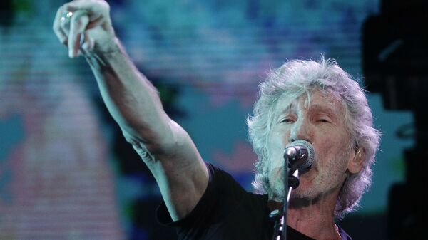 Former member of Pink Floyd, British singer and songwriter Roger Waters performs during his concert of the Us+Them tour in Rome's Circus Maximus, Saturday, July 14, 2018 - Sputnik Afrique