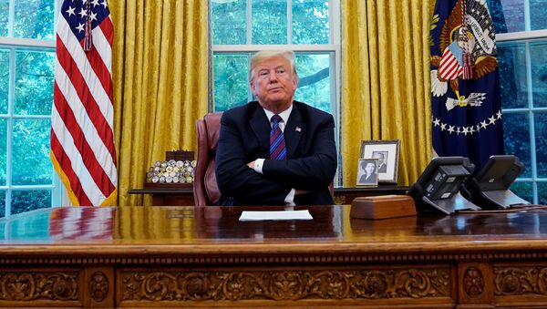U.S. President Donald Trump sits behind his desk as he announces a bilateral trade agreement with Mexico to replace the North American Free Trade Agreement (NAFTA) at the White House in Washington, U.S., August 27, 2018. REUTERS/Kevin Lamarque - Sputnik Afrique