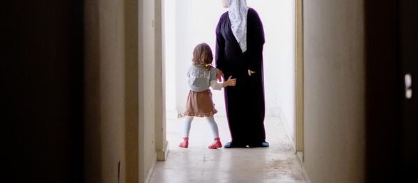 Une femme et une fille, Syrie, image d`illustration - Sputnik Afrique