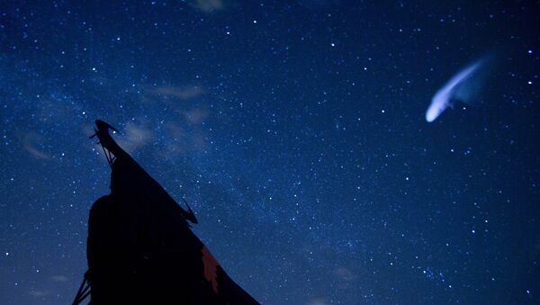 a streak appears in the sky during the annual Perseid meteor shower - Sputnik Afrique