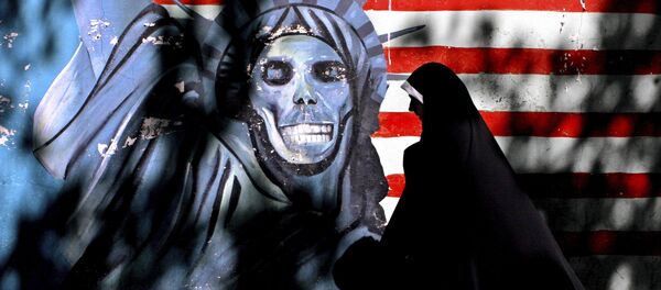 Граффити, изображающее Статую свободы в черепом вместо лица, в центре Тегерана, Иран - Sputnik Afrique