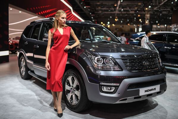 Les plus belles filles du Salon international de l'automobile de Moscou - Sputnik Afrique