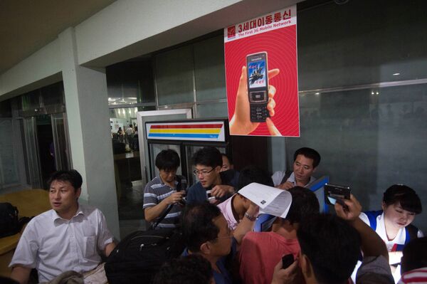 À l'aéroport de Pyongyang, un poste de location de portables pour les étrangers - Sputnik Afrique