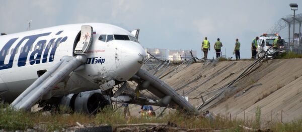 Аварийная посадка самолета авиакомпаниии Utair в Сочи - Sputnik Afrique