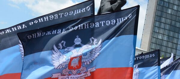 Les drapeaux de la République populaire autoproclamée de Donetsk - Sputnik Afrique