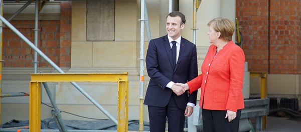 Emmanuel Macron et Angela Merkel - Sputnik Afrique