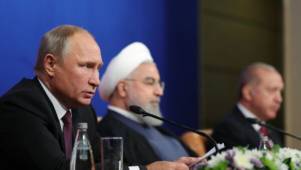Syrien-Gipfel in Teheran: Wladimir Putin, Hassan Rouhani und Recep Tayyip Erdogan - Sputnik Afrique