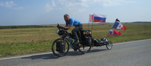 Un ex-légionnaire réalise un périple de 5.000 km à vélo en hommage au Normandie-Niemen Un ex-légionnaire réalise un périple de 5.000 km à vélo en hommage au Normandie-Niemen - Sputnik Afrique