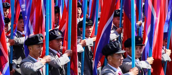 People carry North Korean national flags during a military parade marking the 70th anniversary of North Korea's foundation in Pyongyang, North Korea, September 9, 2018. - Sputnik Afrique