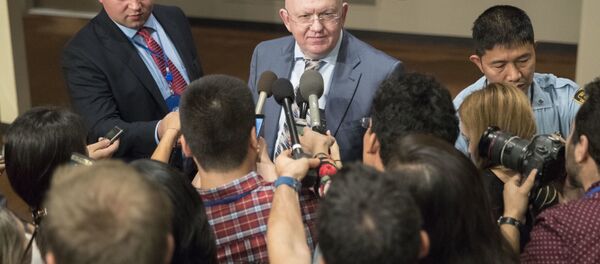 L'ambassadeur de Russie auprès des Nations unies, Vassili Nebenzia, s'adresse aux journalistes après des consultations du Conseil de sécurité - Sputnik Afrique