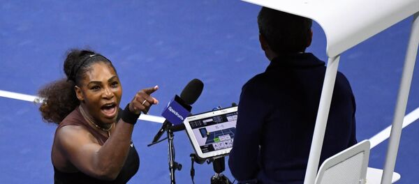 Sep 8, 2018; New York, NY, USA; Serena Williams of the United States yells at chair umpire Carlos Ramos in the women's final against Naomi Osaka of Japan on day thirteen of the 2018 U.S. Open tennis tournament at USTA Billie Jean King National Tennis Center. - Sputnik Afrique