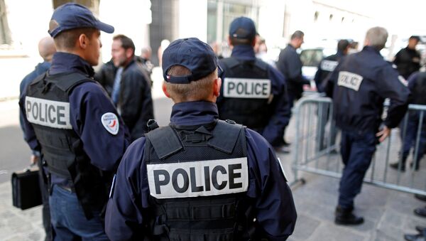 French police gather outside a local police station in Paris, France, October 11, 2016 - Sputnik Afrique