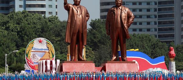 Défilé grandiose en l’honneur du 70e anniversaire de la Corée du Nord à Pyongyang - Sputnik Afrique