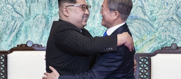 Kim Jong-un et Moon Jae-in - Sputnik Afrique