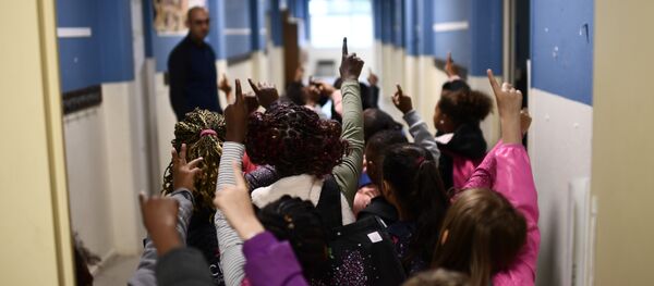 Bagarres, cyber-violence, viols… L’école française est-elle de plus en plus violente? - Sputnik Afrique