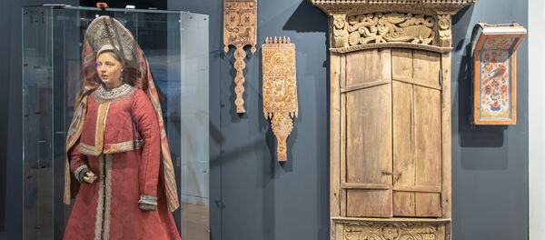 Le 11 septembre, l’exposition de peintures, d’anciens costumes russes et d’objets d’art populaire de la collection d’Ivan Glazounov a ouvert ses portes au Centre spirituel et culturel orthodoxe russe à Paris - Sputnik Afrique