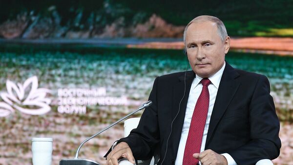 Vladimir Poutine lors du Forum économique de Vladivostok - Sputnik Afrique