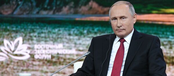 Vladimir Poutine lors du Forum économique de Vladivostok - Sputnik Afrique