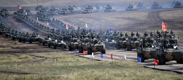 Un défilé des participants aux manoeuvres militaires Vostok 2018 - Sputnik Afrique