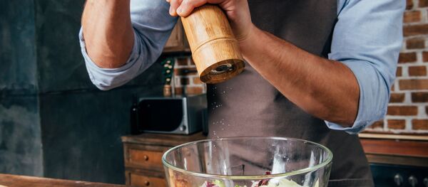 Kuchař pepří jídlo - Sputnik Afrique