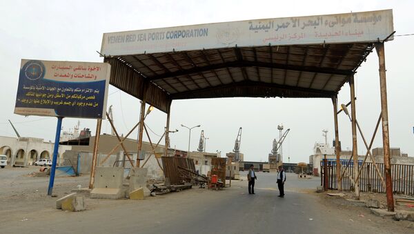 the gate of the Red Sea port of Hodeidah - Sputnik Afrique