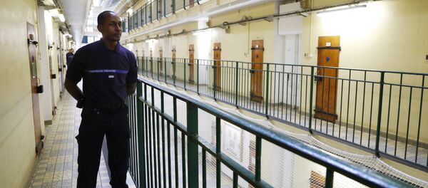 A prison officer stands on September 20, 2016 in the prison of Fresnes, near Paris - Sputnik Afrique