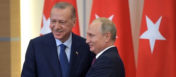 Les présidents de la Russie et de la Turquie. Le sommet s'est tenu à Sotchi ce lundi 17 septembre. - Sputnik Afrique
