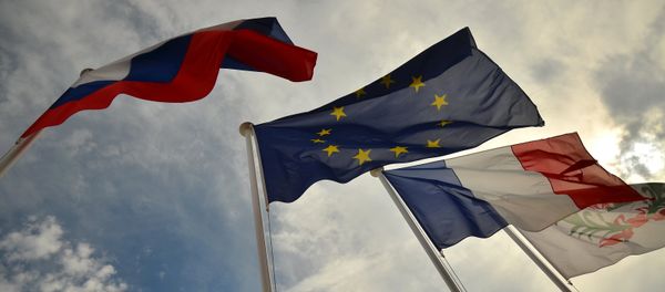 frapeaux de la Russie, de l'EU, de la France frapeaux de la Russie, de l'EU, de la France - Sputnik Afrique