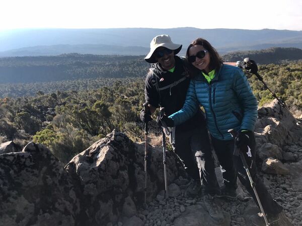 Cette Saoudienne a conquis la plus haute montagne d'Afrique  - Sputnik Afrique