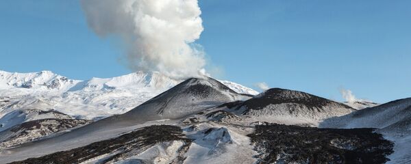Un volcan en éruption - Sputnik Afrique