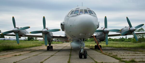 Самолет Ил-20 с российскими военными на борту потерпел крушение в Сирии - Sputnik Afrique