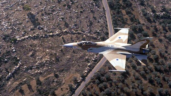 Undated file picture made available by the Israeli Government Press Office (GPO) shows a US-made Israeli F-16 in flight. - Sputnik Afrique