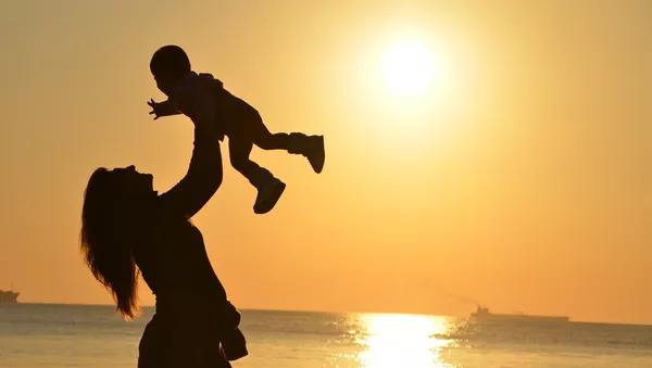Une mère et son enfant - Sputnik Afrique