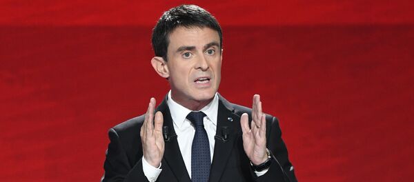 Former Prime minister and candidate for the French left's presidential primaries ahead of the 2017 presidential election, Manuel Valls takes part in the second televised debate between the candidates in Paris - Sputnik Afrique