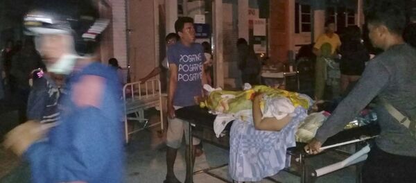 Un tsunami frappe l'Indonésie suite à un violent séisme - Sputnik Afrique