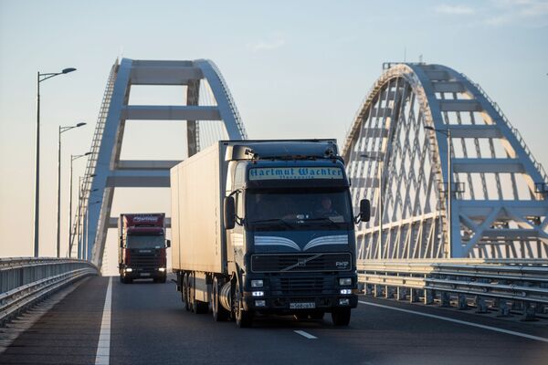 L’ouverture du pont de Crimée à la circulation des camions - Sputnik Afrique