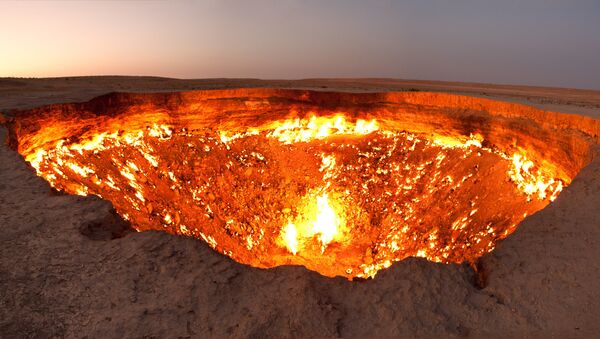The Door to Hell, a burning natural gas field in Derweze, Turkmenistan. - Sputnik Afrique