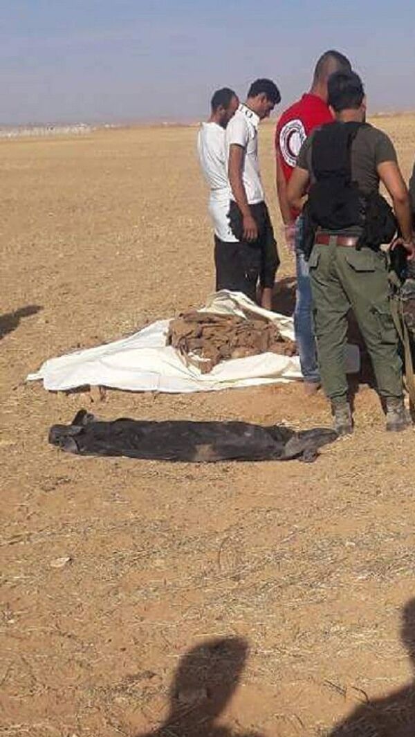 Des charniers de civils découverts près d’Abou-Douhour en Syrie - Sputnik Afrique