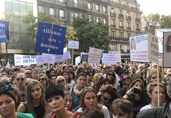 Un millier de personnes à Paris contre les violences faites aux femmes - Sputnik Afrique