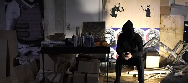  Une exposition de l'artiste de rue anglais Banksy à la Central House of Artist - Sputnik Afrique